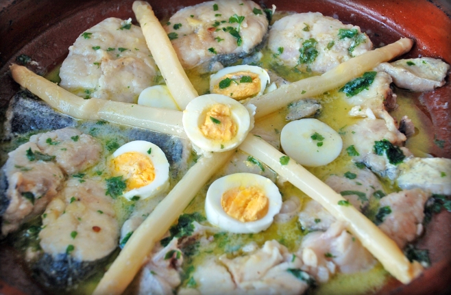 Cuisine_of_the_Basque_Country_Merluza_a_la_Koskera_(Salsa_verde_o_a_la_Vasca)_001